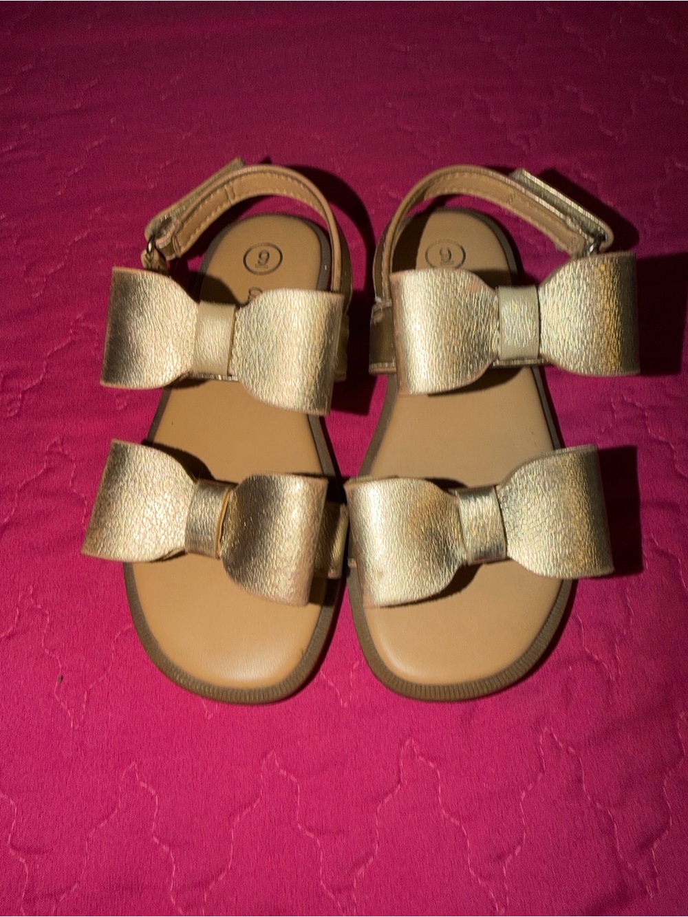 Cat & Jack Girls' Metallic Gold Bow Sandals size 9